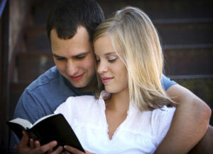 leer-la-biblia-en-pareja